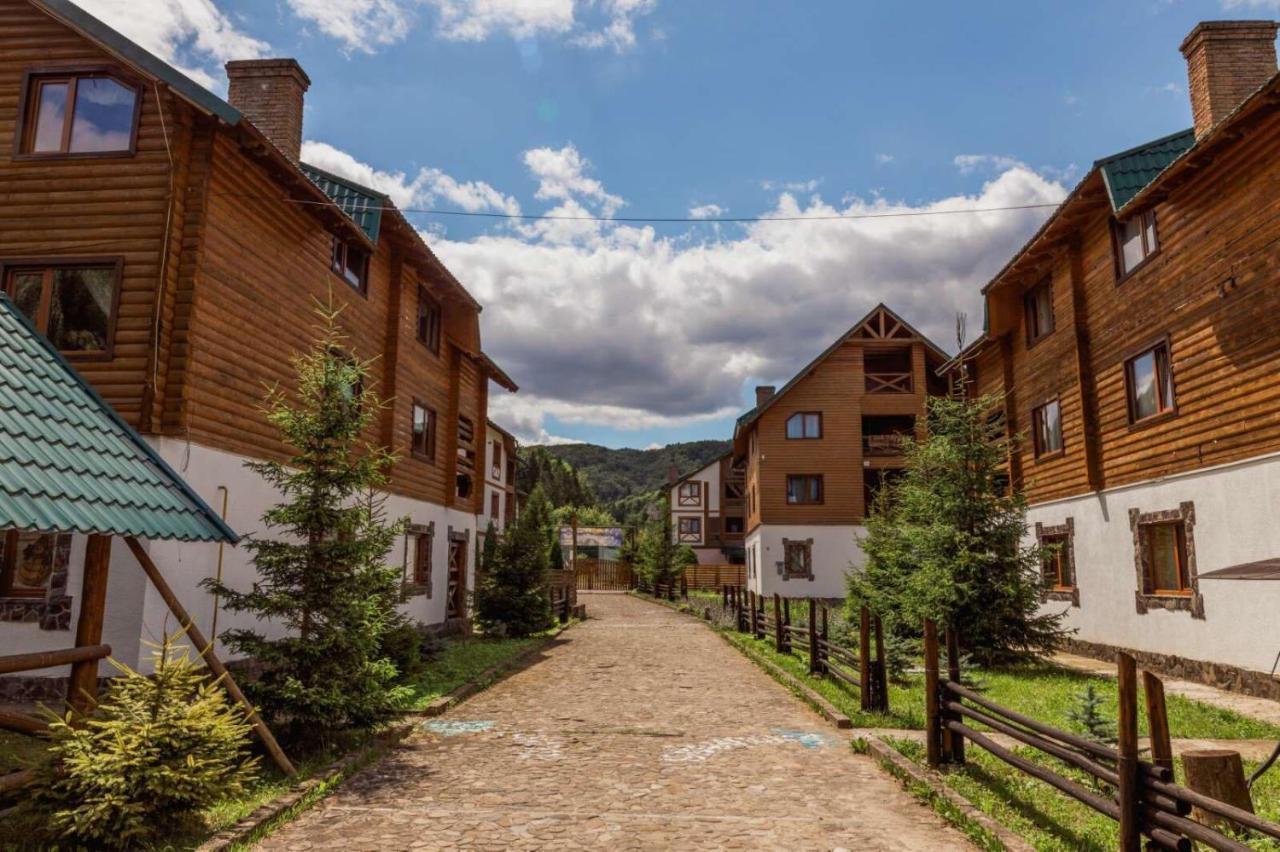 Hotel Edelweiss Carpathians Migovo Exterior foto